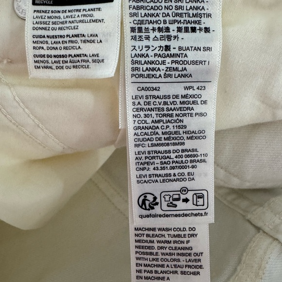 Women's Levi's White Denim Shorts Cuffed Summer Mid Length Size 30 - Picture 4 of 5